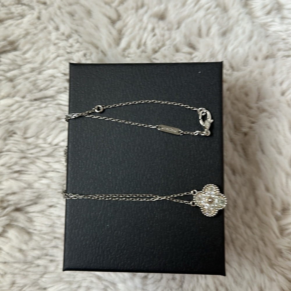 Clover πΈ sterling silver necklace New π - Picture 2 of 4